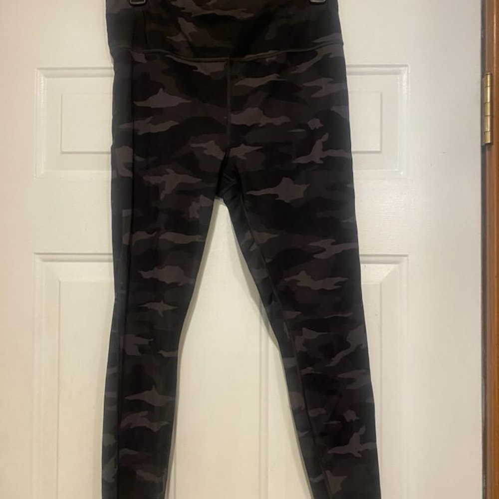 Athleta Black and Gray Camouflage Leggings